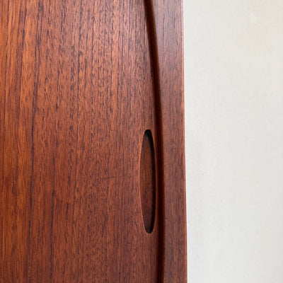 
                  
                    Vintage teak highboard Kjærnulf schuifdeuren - LOUI
                  
                