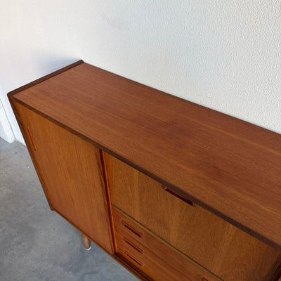 
                  
                    Vintage teak highboard lades en bargedeelte - LOUI
                  
                