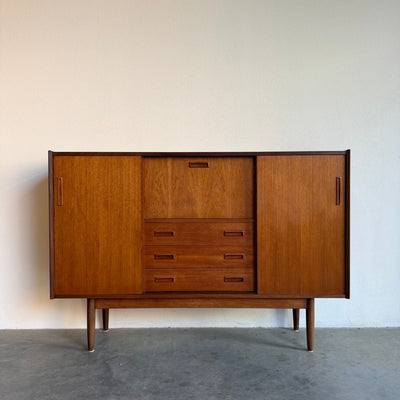 
                  
                    Vintage teak highboard lades en bargedeelte - LOUI
                  
                