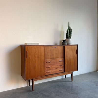 
                  
                    Vintage teak highboard lades en bargedeelte - LOUI
                  
                