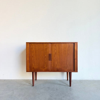 
                  
                    Vintage teak Kai Kristiansen sideboard met tambourdeuren - LOUI
                  
                