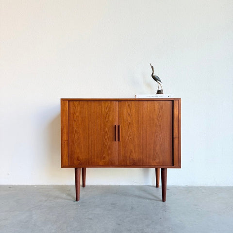 Vintage teak Kai Kristiansen sideboard met tambourdeuren - LOUI