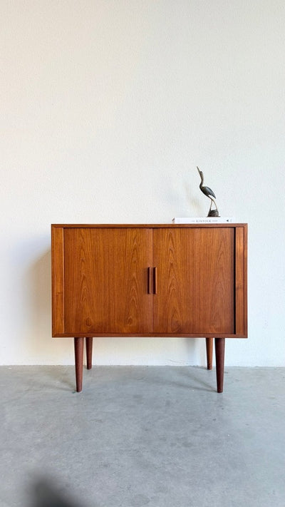 
                  
                    Vintage teak Kai Kristiansen sideboard met tambourdeuren - LOUI
                  
                