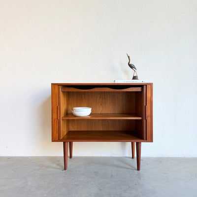
                  
                    Vintage teak Kai Kristiansen sideboard met tambourdeuren - LOUI
                  
                