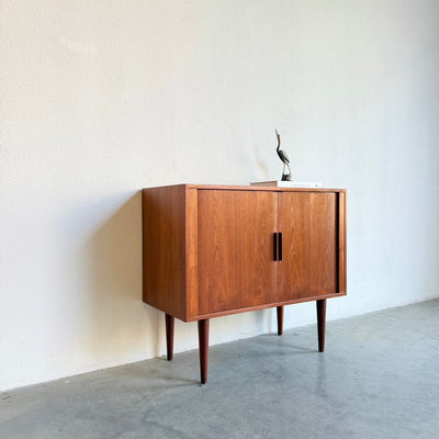 
                  
                    Vintage teak Kai Kristiansen sideboard met tambourdeuren - LOUI
                  
                