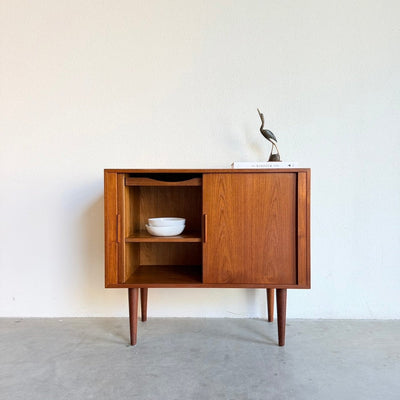 
                  
                    Vintage teak Kai Kristiansen sideboard met tambourdeuren - LOUI
                  
                