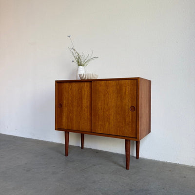 
                  
                    Vintage teak Kai Kristiansen sideboard schuifdeurtjes - LOUI
                  
                