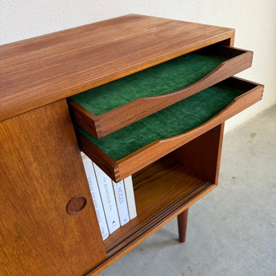 
                  
                    Vintage teak Kai Kristiansen sideboard schuifdeurtjes - LOUI
                  
                