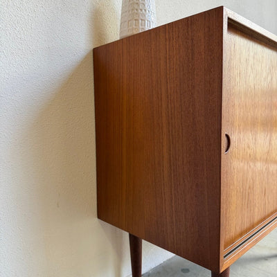 
                  
                    Vintage teak Kai Kristiansen sideboard schuifdeurtjes - LOUI
                  
                