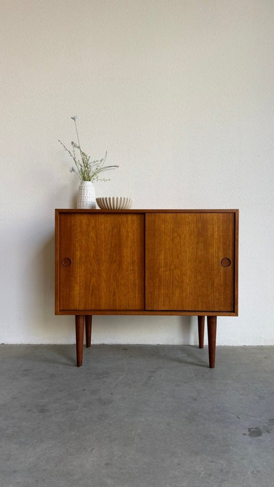 
                  
                    Vintage teak Kai Kristiansen sideboard schuifdeurtjes - LOUI
                  
                