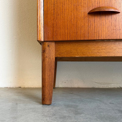 
                  
                    Vintage teak ladekast 8* ronde voorkant - LOUI
                  
                
