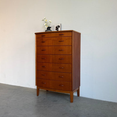 
                  
                    Vintage teak ladekast 8* ronde voorkant - LOUI
                  
                