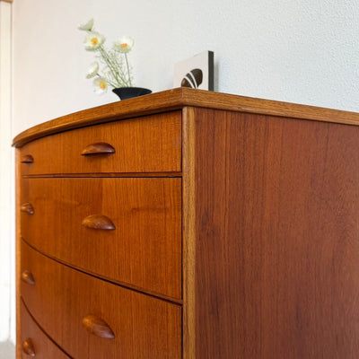 
                  
                    Vintage teak ladekast 8* ronde voorkant - LOUI
                  
                