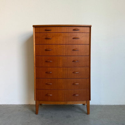 
                  
                    Vintage teak ladekast 8* ronde voorkant - LOUI
                  
                