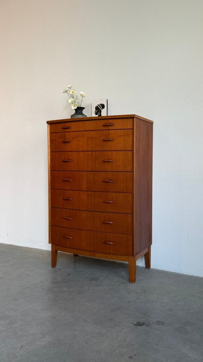 
                  
                    Vintage teak ladekast 8* ronde voorkant - LOUI
                  
                