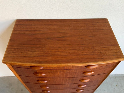 
                  
                    Vintage teak ladekast 8* ronde voorkant - LOUI
                  
                
