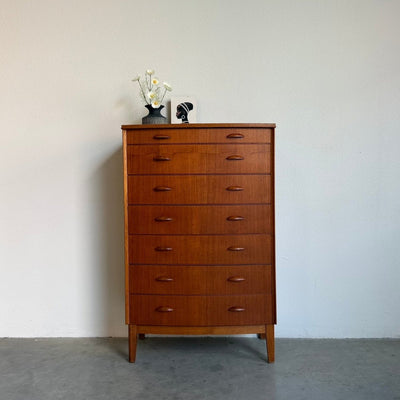 
                  
                    Vintage teak ladekast 8* ronde voorkant - LOUI
                  
                