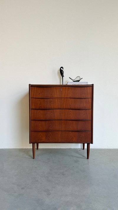 
                  
                    Vintage teak ladekast golvend handvat - LOUI
                  
                
