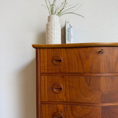 
                  
                    Vintage teak ladekast ronde voorkant - LOUI
                  
                