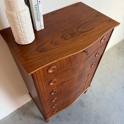 
                  
                    Vintage teak ladekast ronde voorkant - LOUI
                  
                
