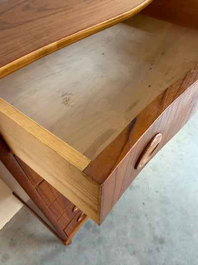 
                  
                    Vintage teak ladekast ronde voorkant - LOUI
                  
                