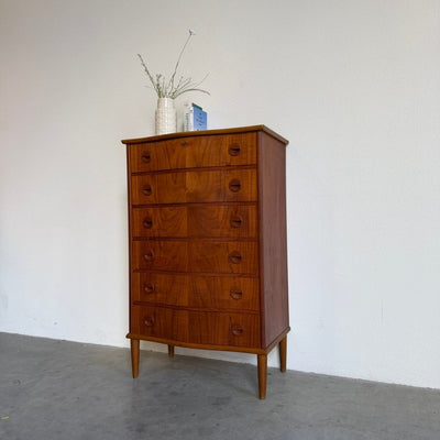 
                  
                    Vintage teak ladekast ronde voorkant - LOUI
                  
                