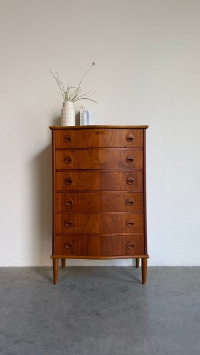 
                  
                    Vintage teak ladekast ronde voorkant - LOUI
                  
                