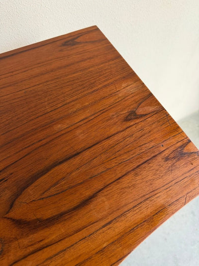 
                  
                    Vintage teak ladekast ronde voorkant - LOUI
                  
                
