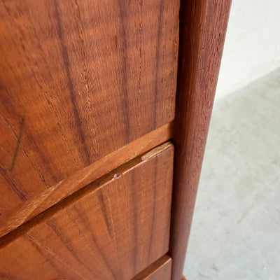 
                  
                    Vintage teak ladekast ronde voorkant - LOUI
                  
                