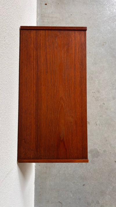 
                  
                    Vintage teak ladekastje klein - LOUI.STORE
                  
                