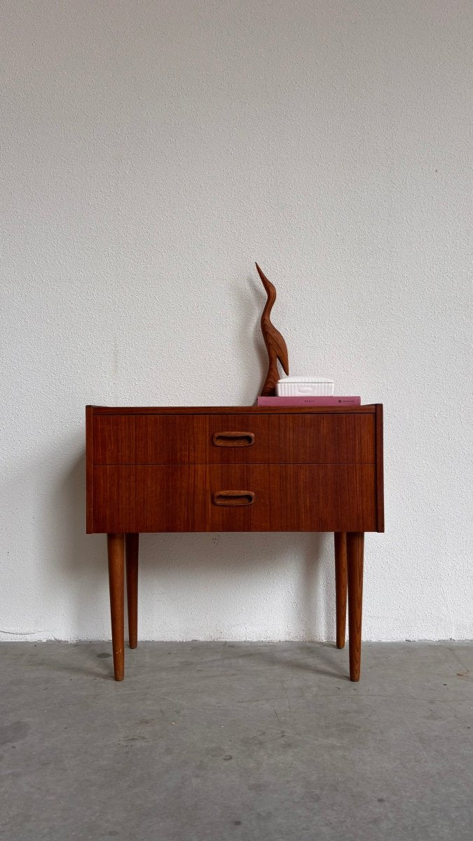 
                  
                    Vintage teak ladekastje klein - LOUI.STORE
                  
                