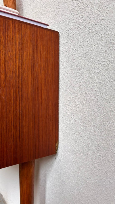 
                  
                    Vintage teak ladekastje klein - LOUI.STORE
                  
                