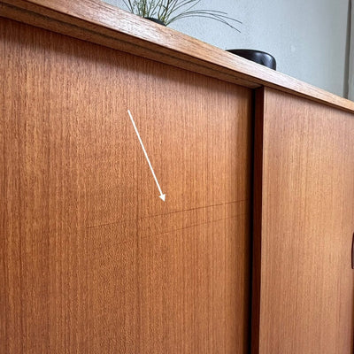 
                  
                    Vintage teak lowboard lades en schuifdeuren - LOUI
                  
                