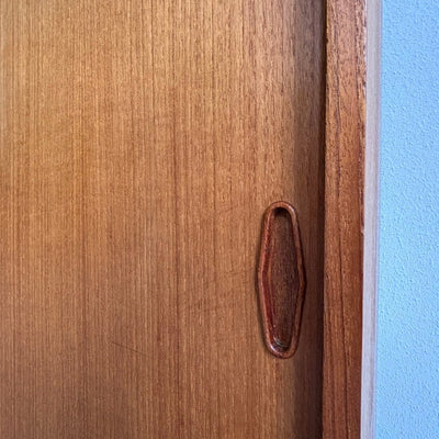 
                  
                    Vintage teak lowboard lades en schuifdeuren - LOUI
                  
                