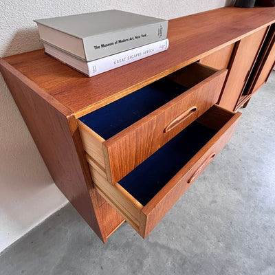
                  
                    Vintage teak lowboard lades en schuifdeuren - LOUI
                  
                