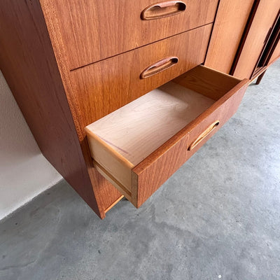 
                  
                    Vintage teak lowboard lades en schuifdeuren - LOUI
                  
                