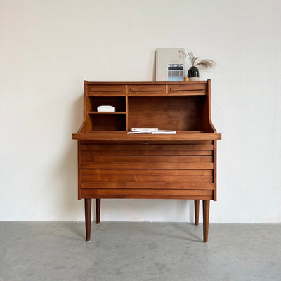 
                  
                    Vintage teak "Rooval "secretaire - bureau met rechte greep - LOUI
                  
                