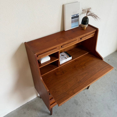 
                  
                    Vintage teak "Rooval "secretaire - bureau met rechte greep - LOUI
                  
                