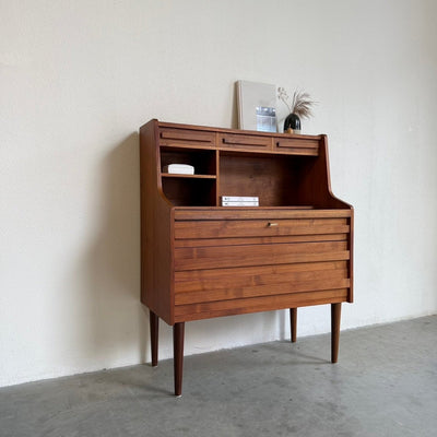 
                  
                    Vintage teak "Rooval "secretaire - bureau met rechte greep - LOUI
                  
                