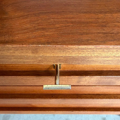 
                  
                    Vintage teak "Rooval "secretaire - bureau met rechte greep - LOUI
                  
                
