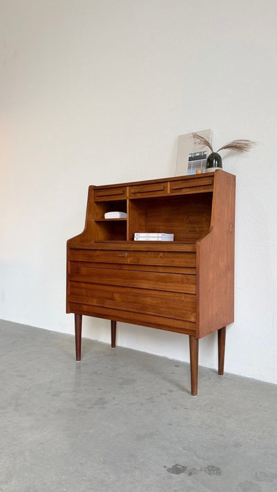
                  
                    Vintage teak "Rooval "secretaire - bureau met rechte greep - LOUI
                  
                