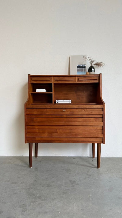
                  
                    Vintage teak "Rooval "secretaire - bureau met rechte greep - LOUI
                  
                