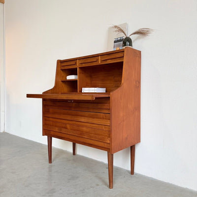 
                  
                    Vintage teak "Rooval "secretaire - bureau met rechte greep - LOUI
                  
                