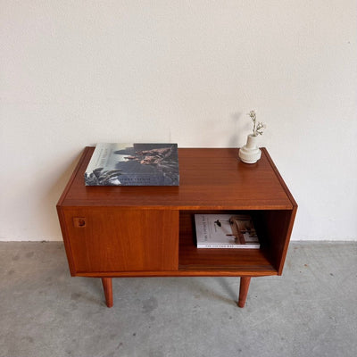 
                  
                    Vintage teak sideboard klein en diep - LOUI.STORE
                  
                