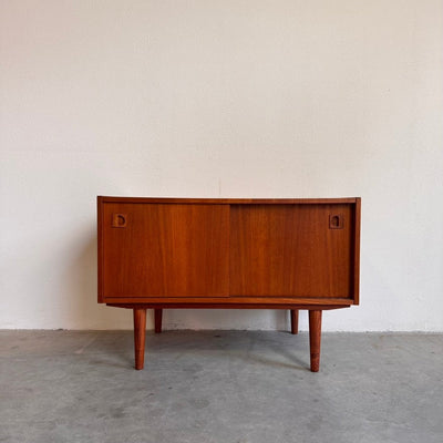 
                  
                    Vintage teak sideboard klein en diep - LOUI.STORE
                  
                