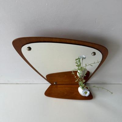 
                  
                    Vintage teak spiegel organisch met plankje - LOUI
                  
                