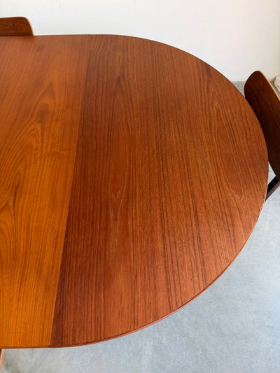 
                  
                    Vintage teak tafel rond - uitschuifbaar - LOUI
                  
                