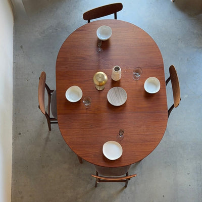 
                  
                    Vintage teak tafel rond - uitschuifbaar - LOUI
                  
                