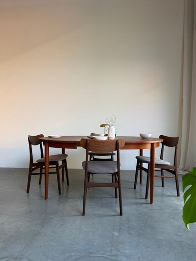 
                  
                    Vintage teak tafel rond - uitschuifbaar - LOUI
                  
                