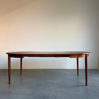 
                  
                    Vintage teak tafel rond - uitschuifbaar - LOUI
                  
                
